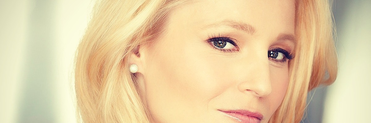 “A Musical Liason with Raquel Munn”