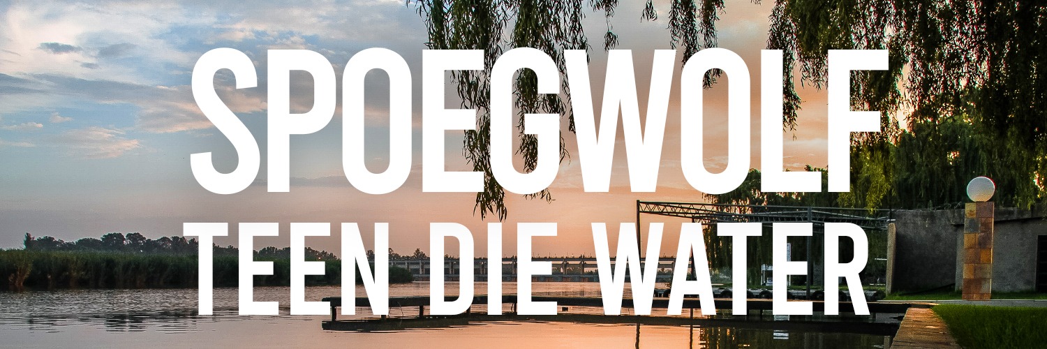 Spoegwolf Teen die Water.