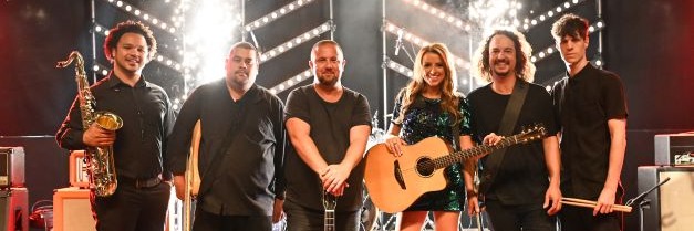 Me & Mr Green Superband feat. Miss Day - Xmas in July