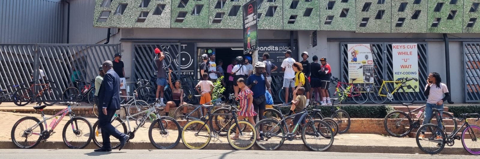 SUNDAY BIKE RIDE WITH STREET FRIENDS 