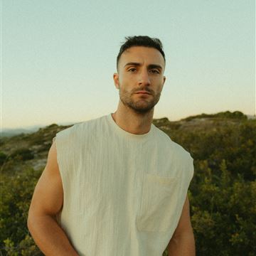 Lee Cole photo 1
