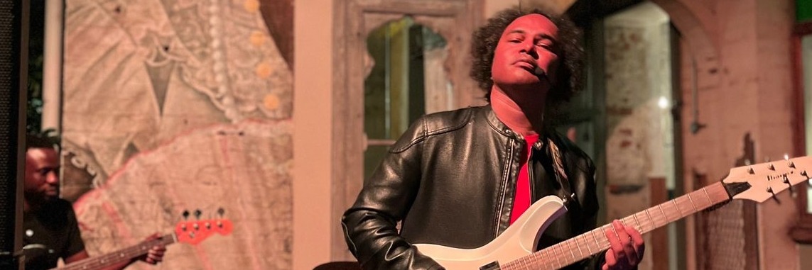 Dino Miranda - Live at café Roux