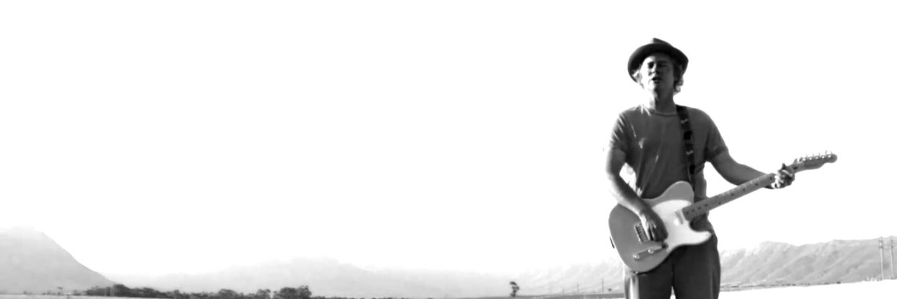 Robin Auld | Flying Solo