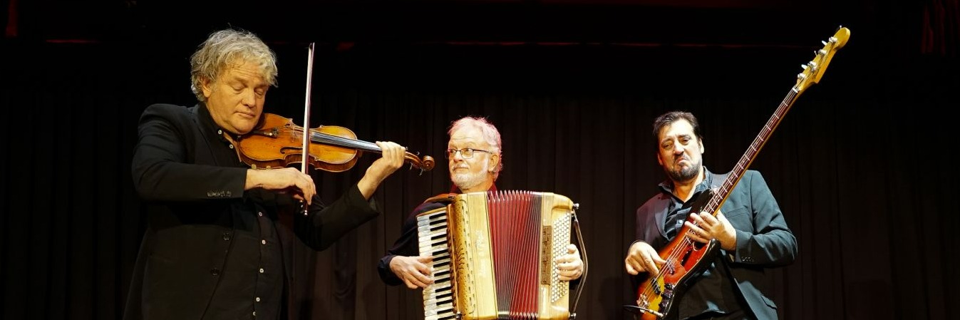 The Story of Vivaldi's 4Seasons by the World Cafe Trio